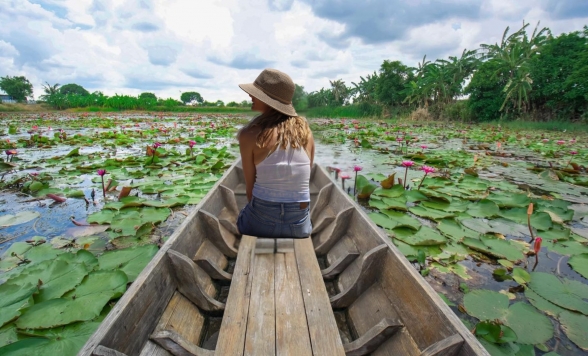 レッドロータス水上マーケットでドローン撮影 + 世界遺産・アユタヤ+象乗り体験付き＜日本語ガイド/昼食付き＞